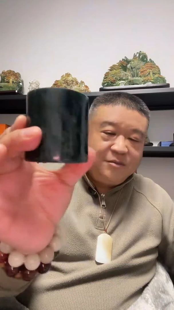 未镶嵌蛇纹石玉茶杯一个