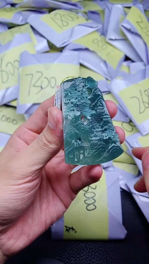 翡翠未镶嵌颈饰