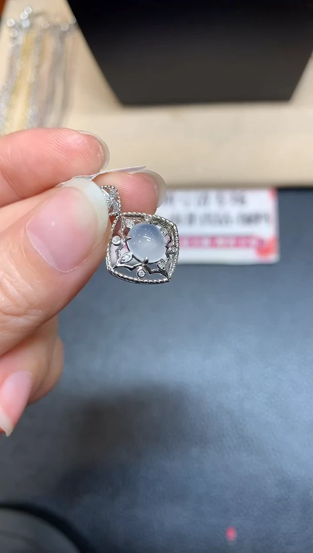 【闪购商品】翡翠颈饰18K金镶嵌【无鉴赏期