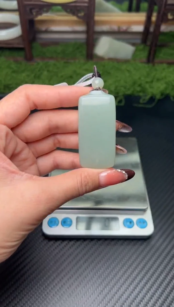 吊坠(赠链)未镶嵌和田玉暴****号且末微色差近矿吊坠