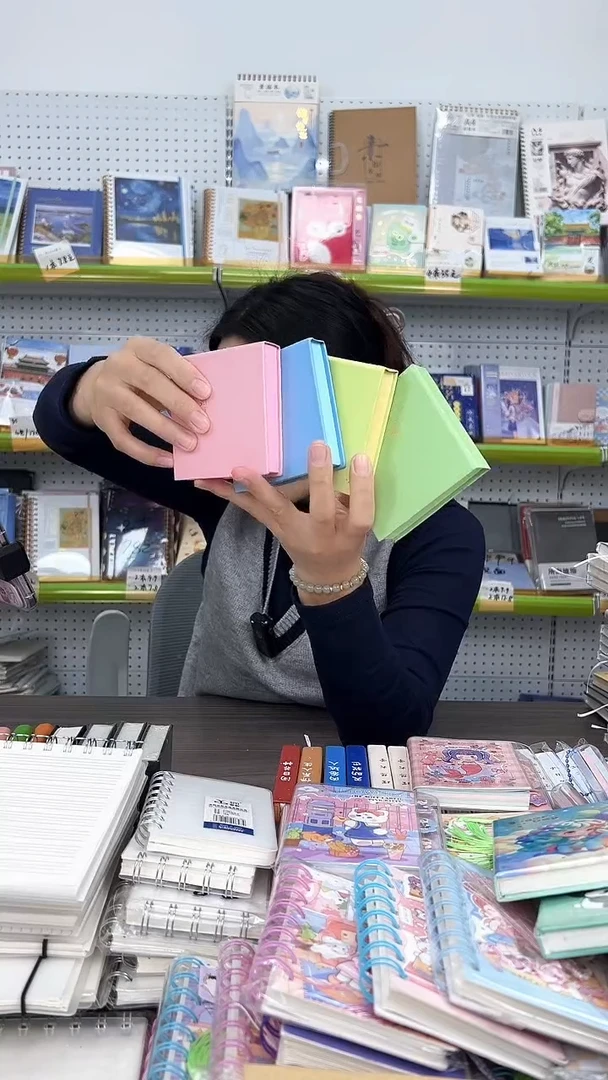 A8硬壳烫金便签本150张-空白内页【彩色】4本