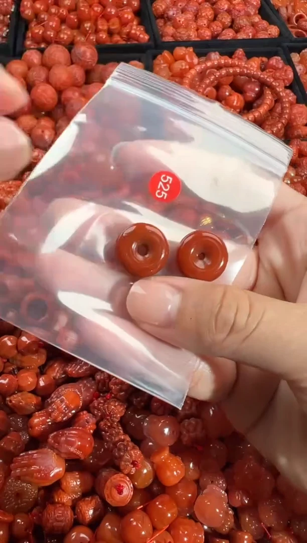 南红玛瑙未镶嵌颈饰1