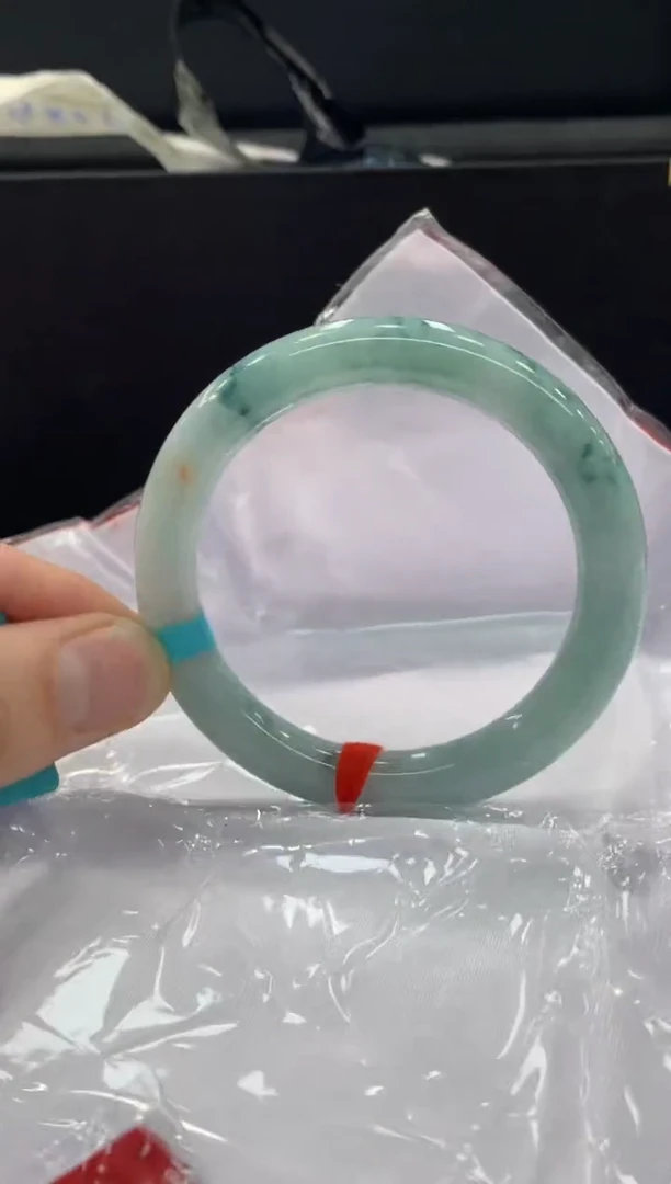 翡翠手镯未镶嵌手镯