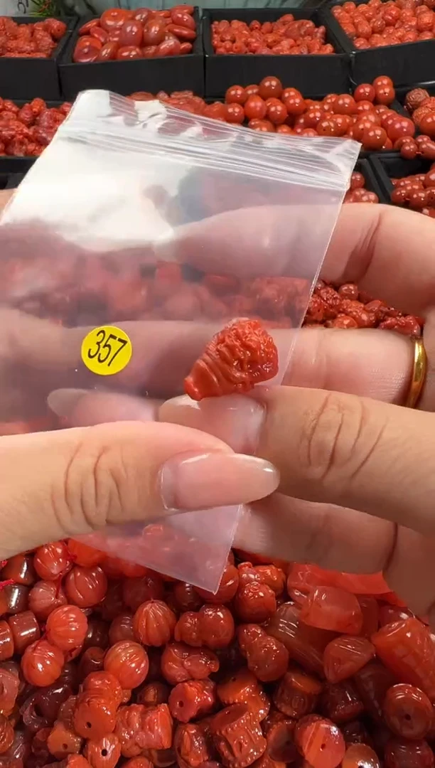 颈饰未镶嵌南红玛瑙1