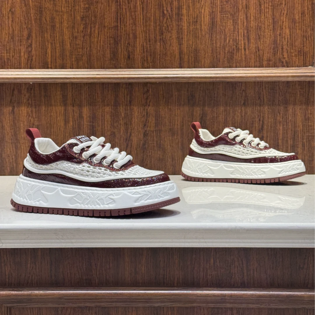 2025夏季新款时尚百搭潮流轻奢高端舒适耐磨休闲男鞋（标准码数）