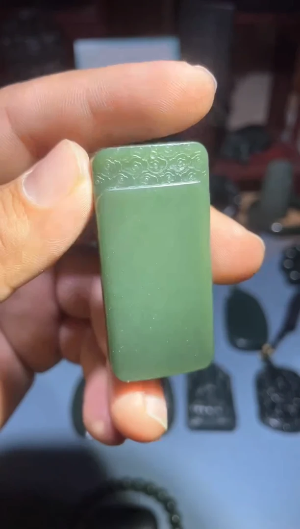 颈饰未镶嵌和田玉（青玉）1