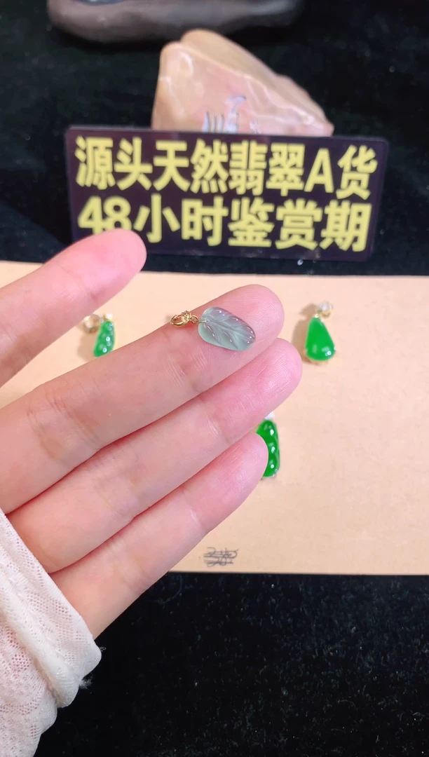 翡翠18K金镶嵌颈饰自家翡翠工厂一手货源