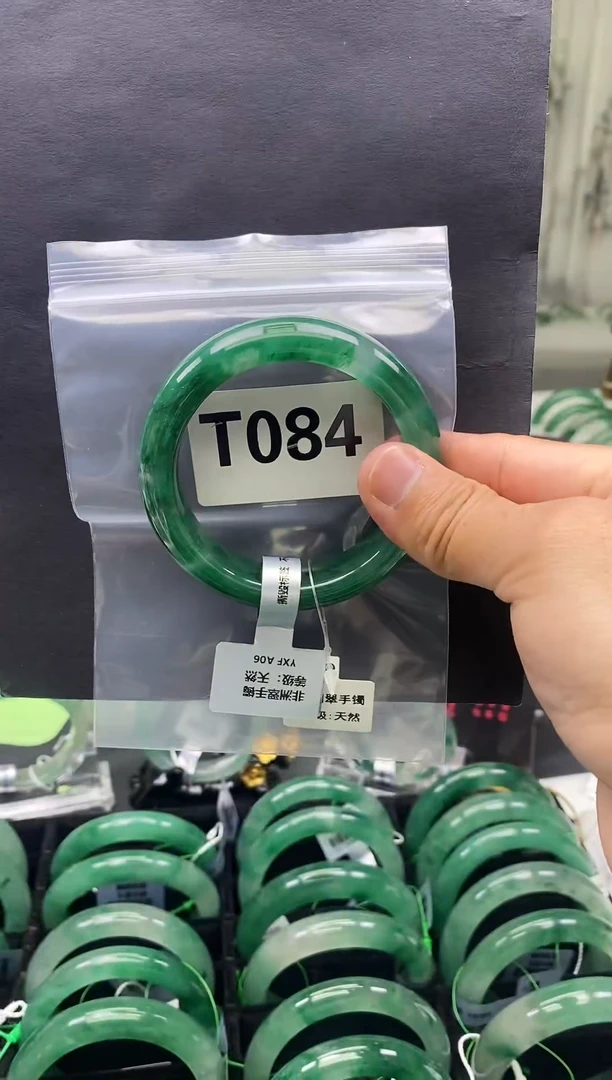 未镶嵌手镯石英质玉（非洲翠）57圈口T084