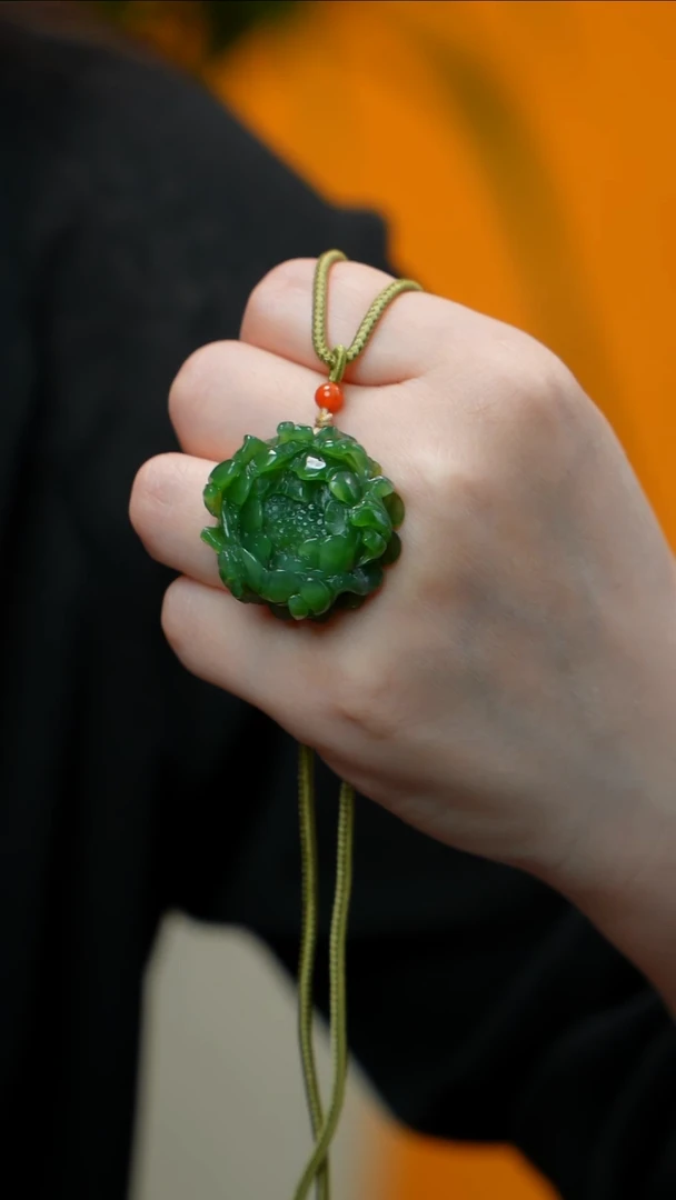 和田玉（碧玉）未镶嵌颈饰碧玉花牌 多样性发其一