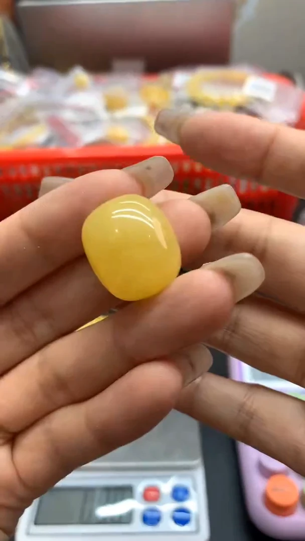 未镶嵌琥珀珠宝奇石2384