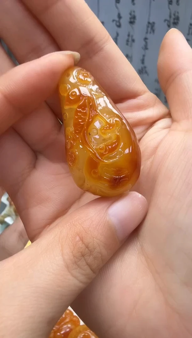 裸石琥珀未镶嵌如图