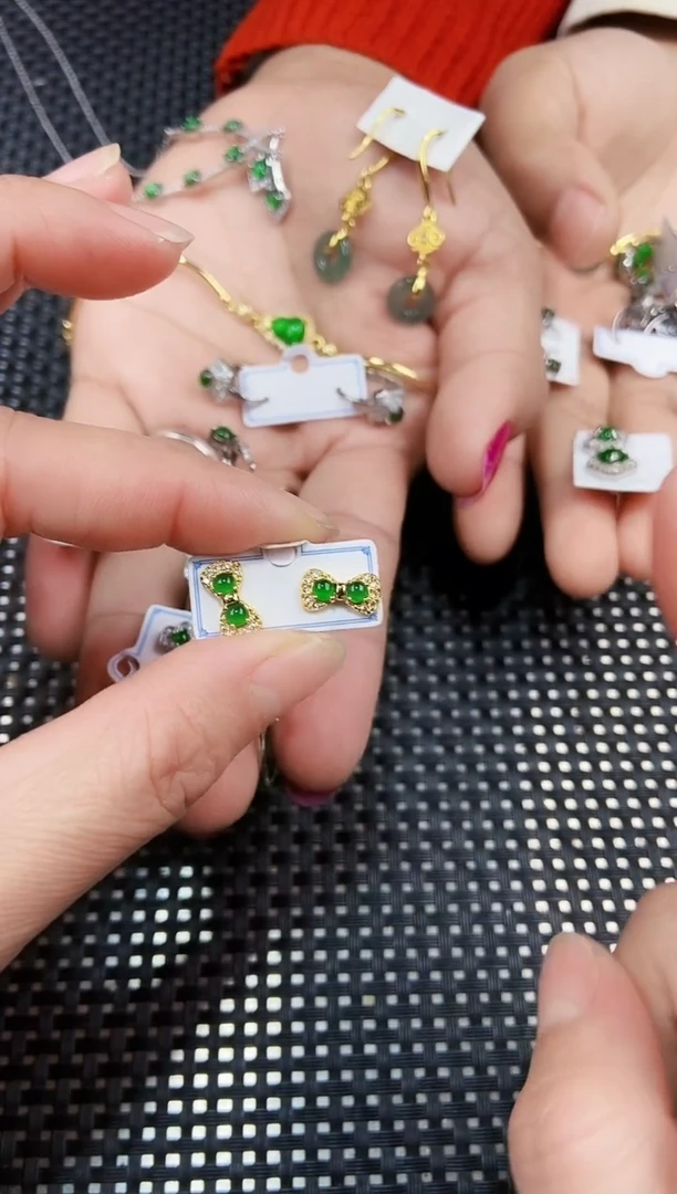 【闪购商品】翡翠耳饰未镶嵌111111111