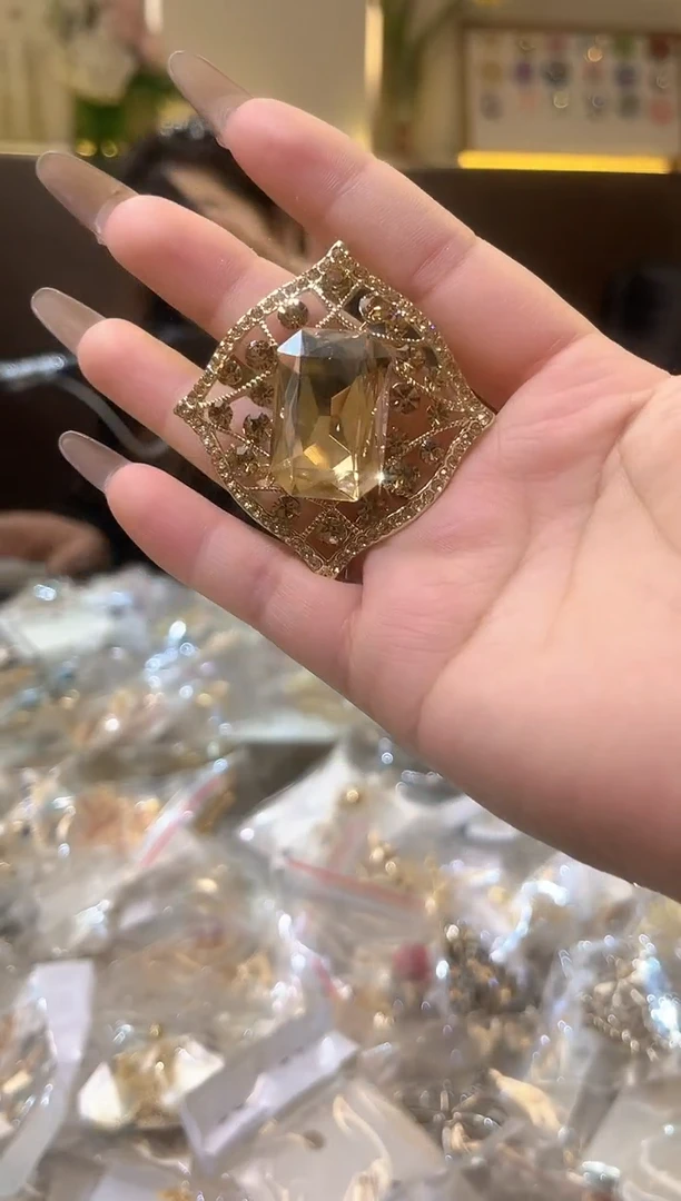 锆石铁合金精品饰界