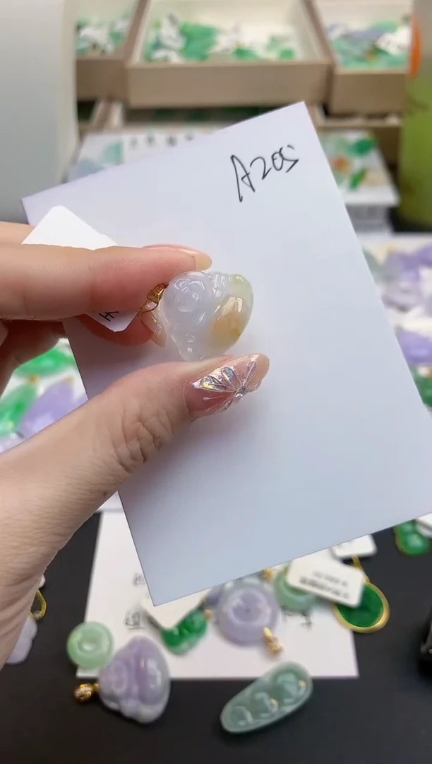 颈饰18K金镶嵌翡翠天然缅甸a货翡翠