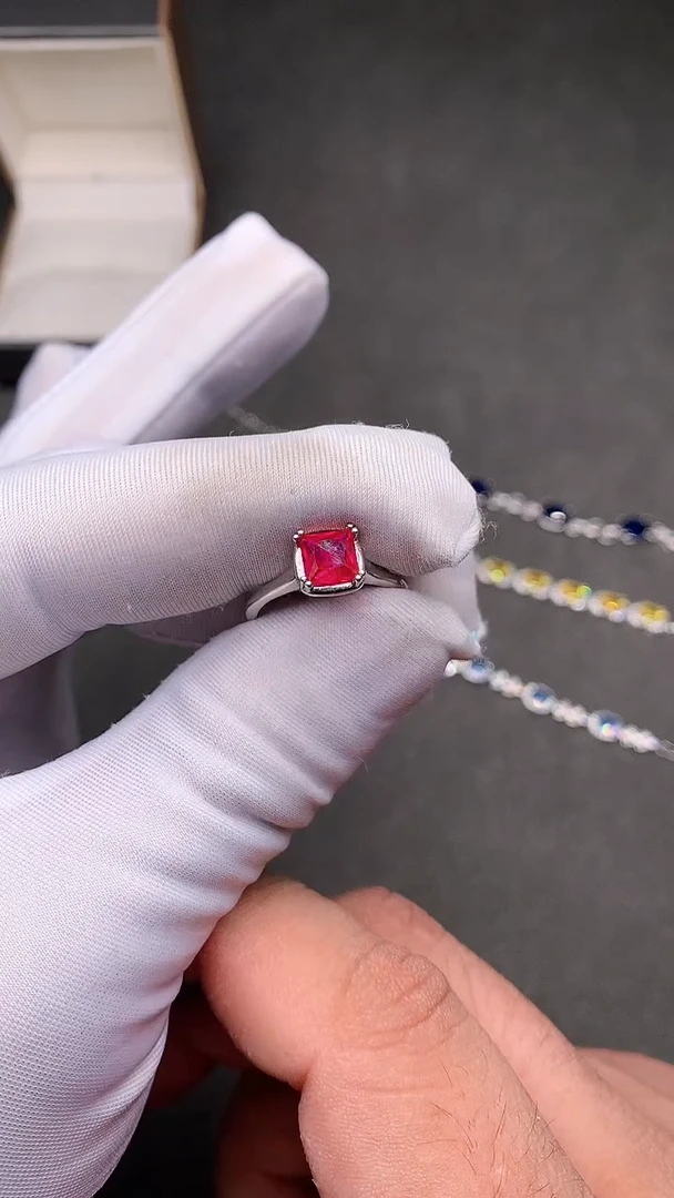 【闪购商品】红宝石戒指银S925镶嵌........