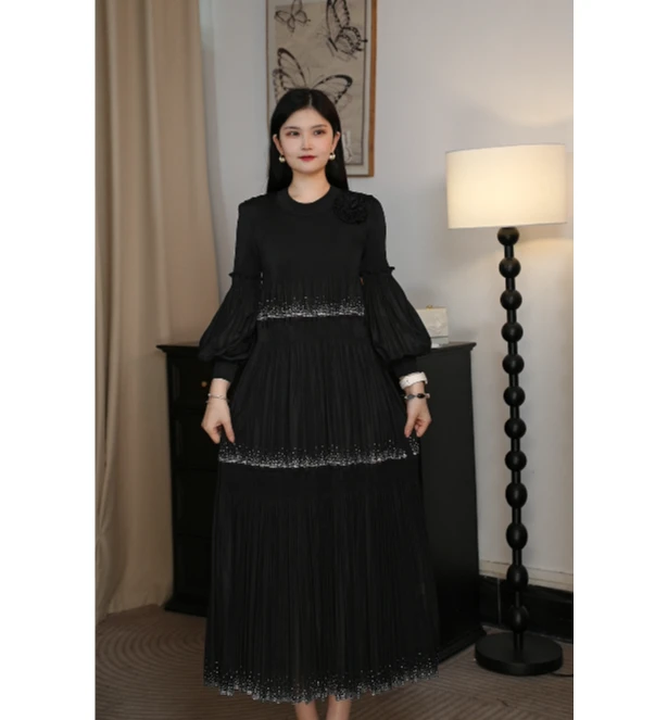 2026新款时尚灯笼袖高弹力冬季褶皱大码连衣裙A字裙U型领中长裙