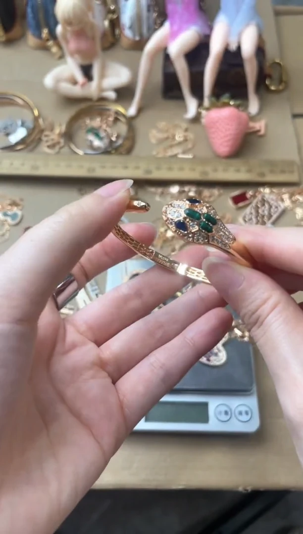 瓷片?*妖嘉荣当康大姐Fu的总铺