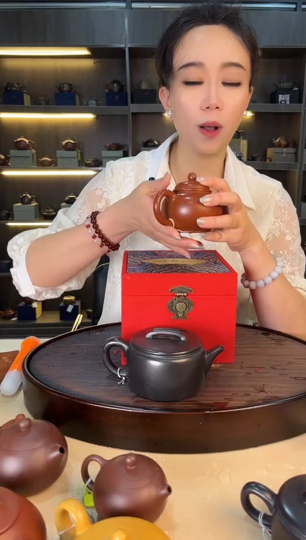 茶壶紫砂光器水平 鱼籽朱泥 熊文娟