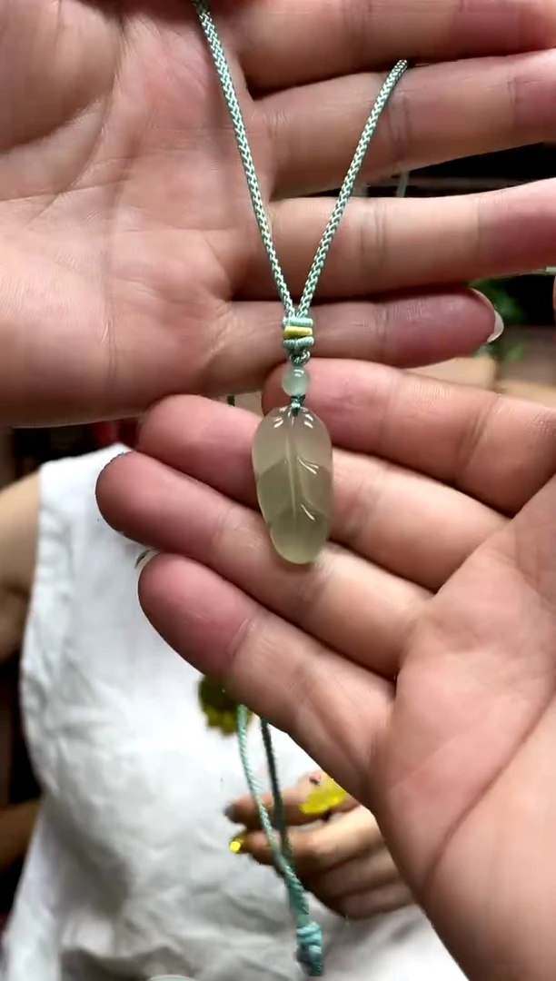 岫玉未镶嵌吊坠多样性发货发其中之一