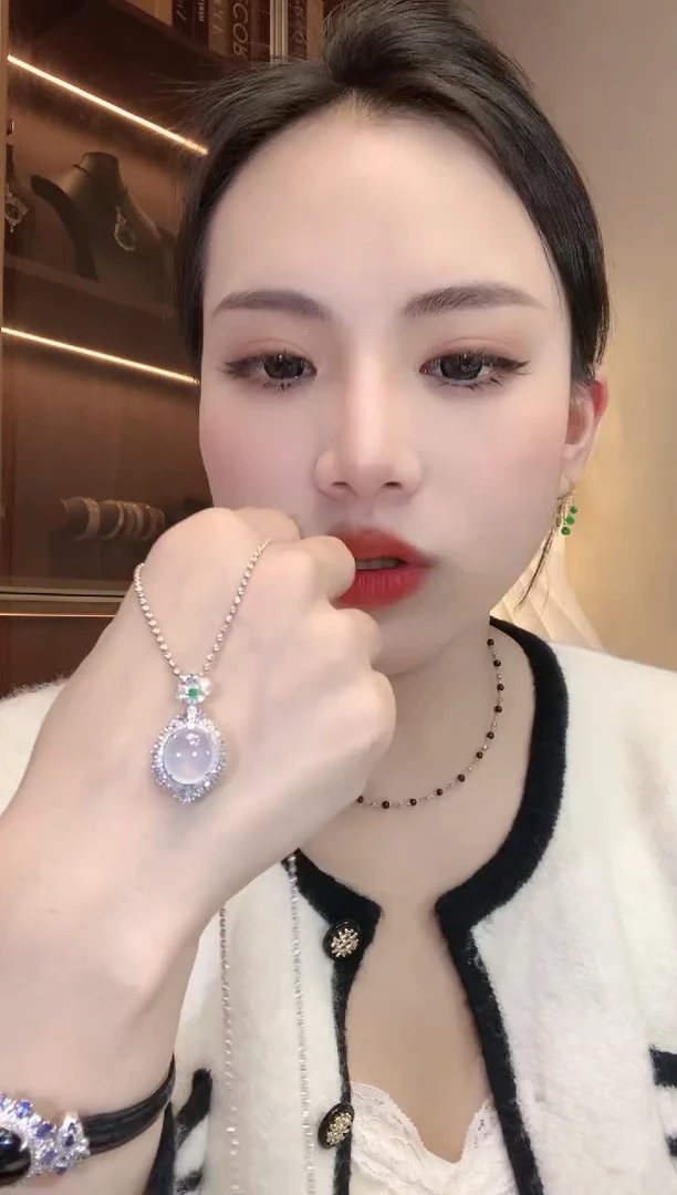 【闪购商品】翡翠吊坠(不含链)18K金镶嵌C14 多样性发货一件