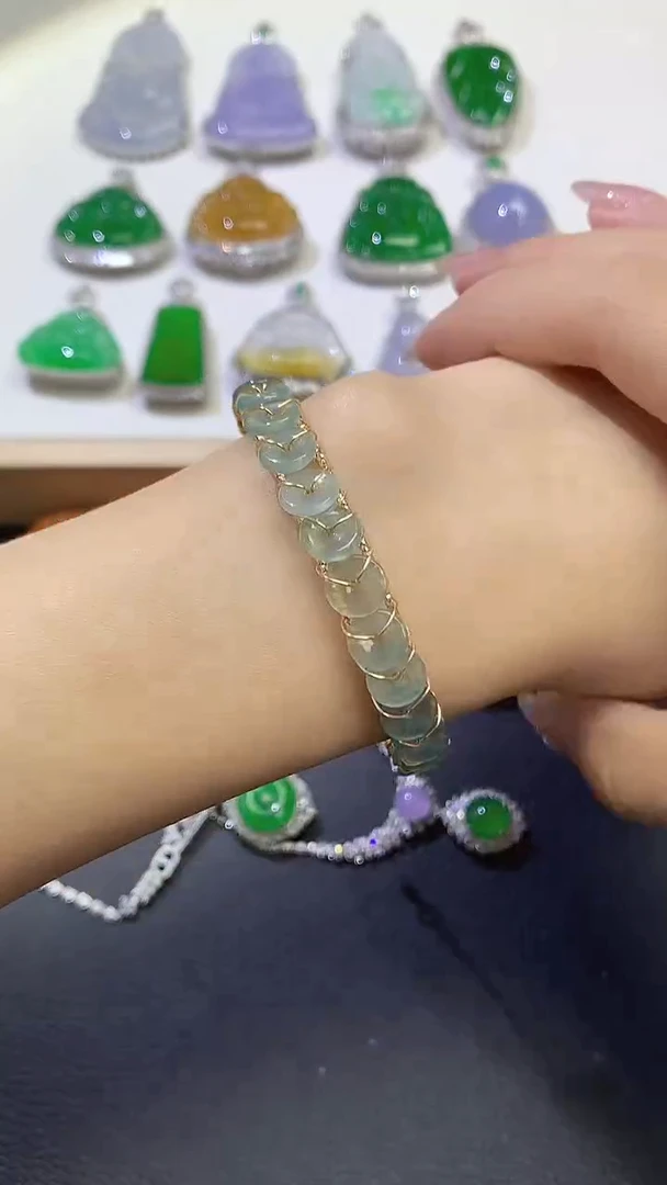 翡翠手镯未镶嵌1