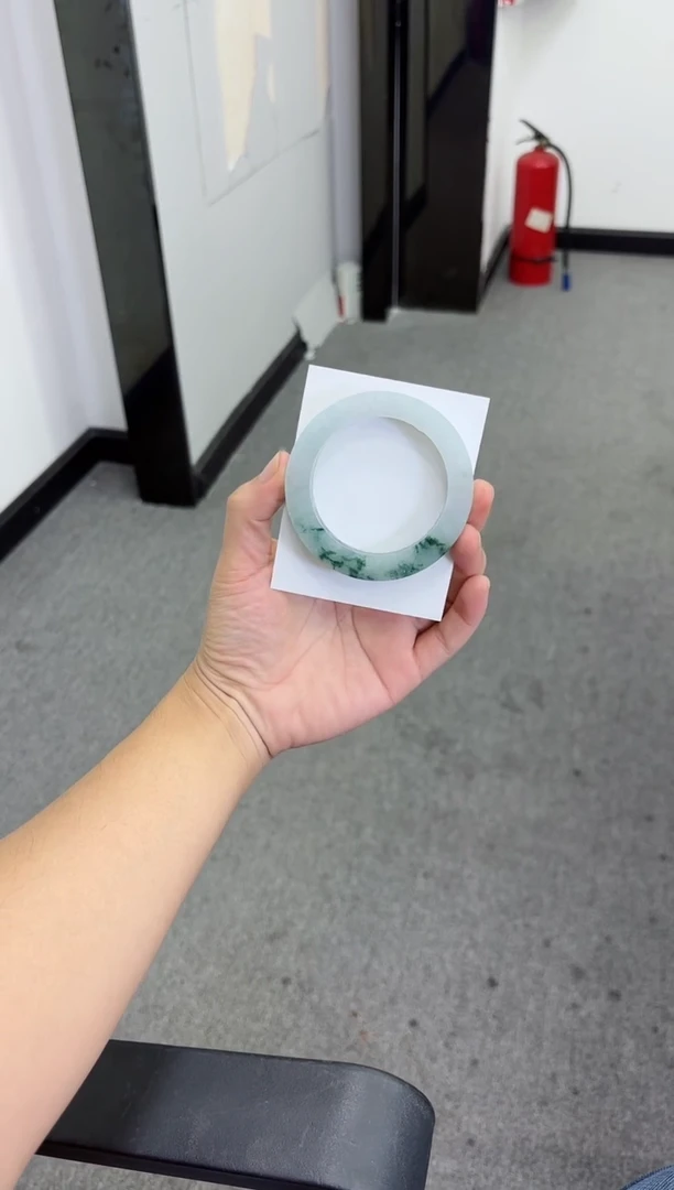 未镶嵌手镯定制翡翠娴**忧手镯