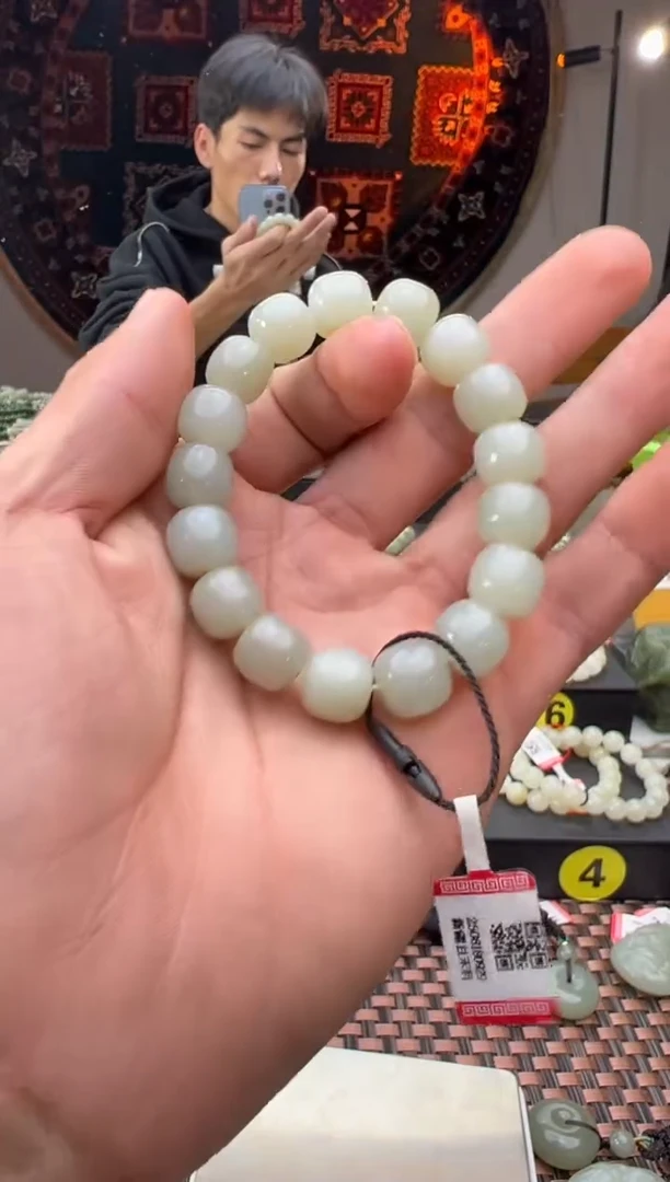 未镶嵌手串和田玉且末料青白玉老型珠手串卡11*12有包容