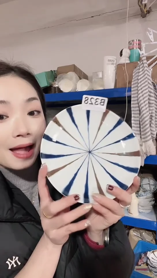 【闪购商品】瓷片日本进口瓷器蓝十草19cm盘B328