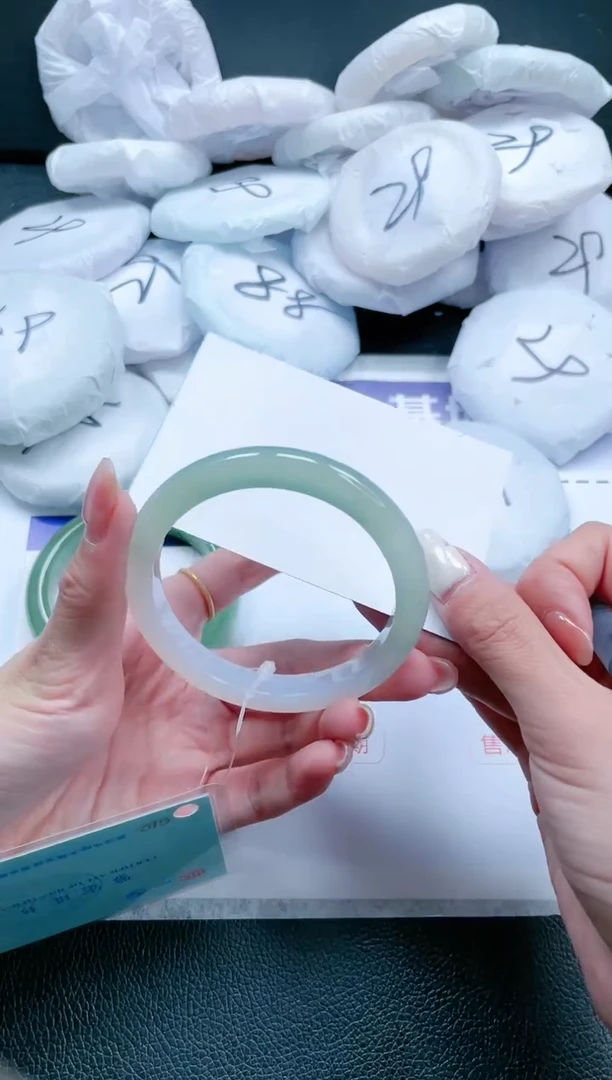 【闪购商品】石英质玉手镯未镶嵌19J220-56