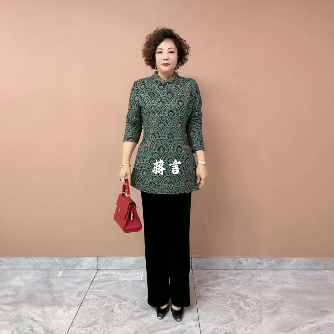 太太中长款衫一体妈妈保暖打底绒加绒阔装时尚上衣旗袍长袖秋冬70
