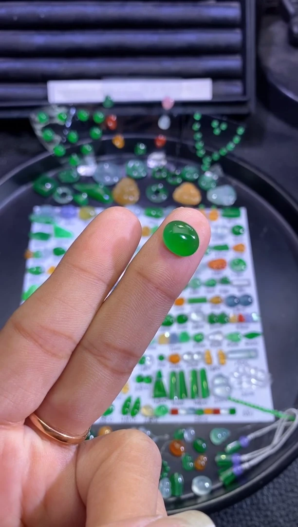 未镶嵌挂件翡翠蛋