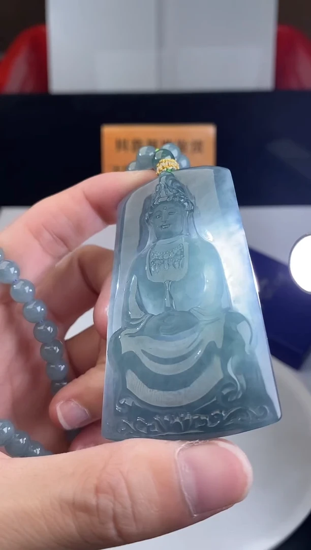 颈饰未镶嵌翡翠