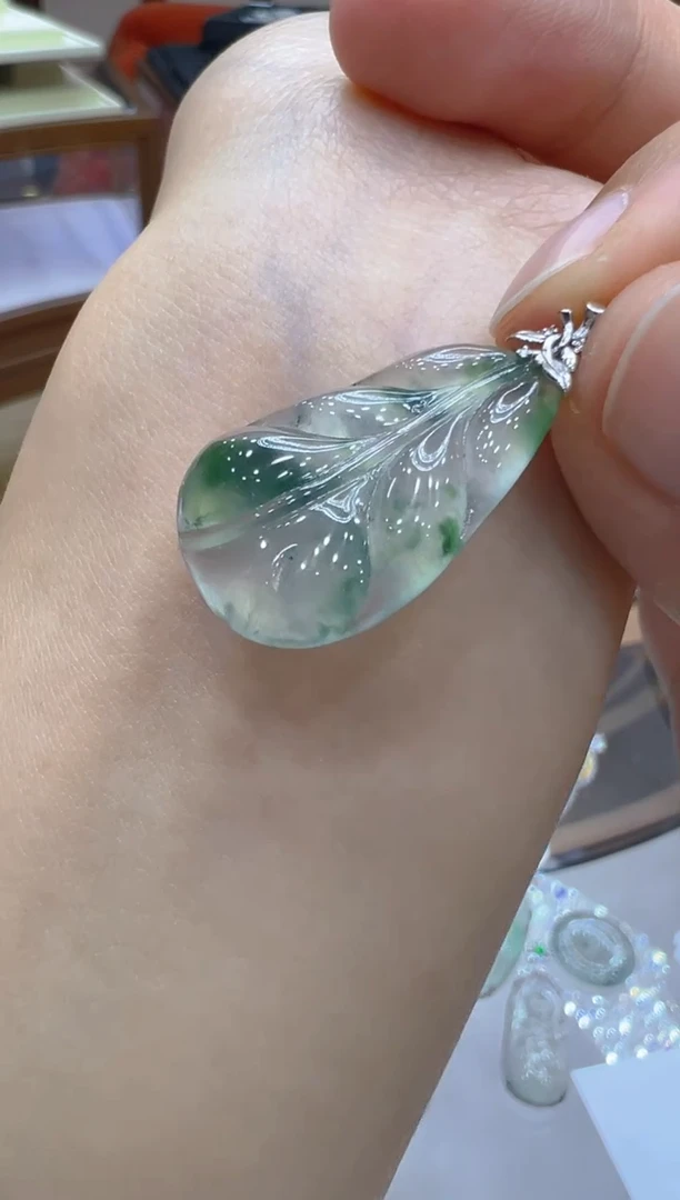 吊坠(不含链)18K金镶嵌翡翠多样性团购发一件