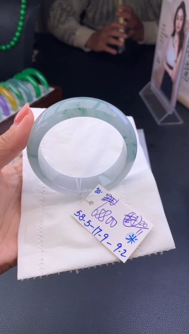 未镶嵌手镯翡翠假一赔三 手镯