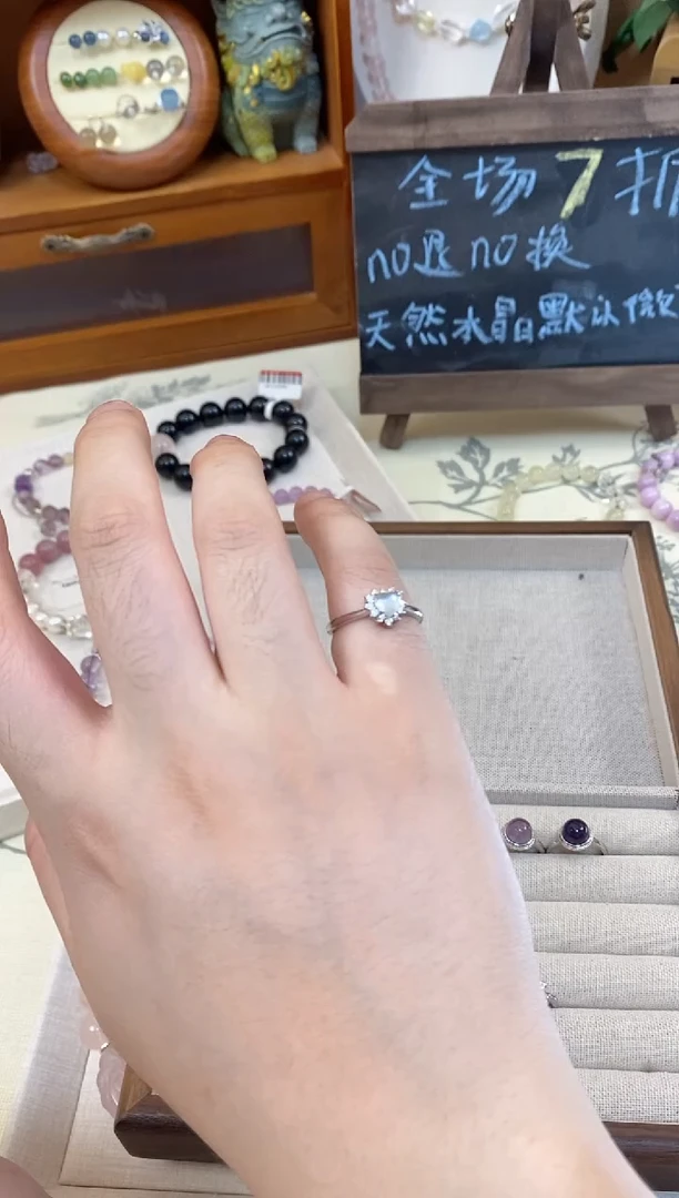 水晶手串未镶嵌蓝托帕 银托