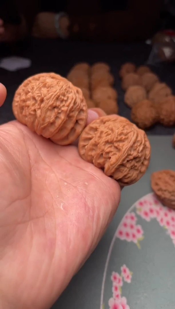 把件文玩核桃w141   白狮子45尺