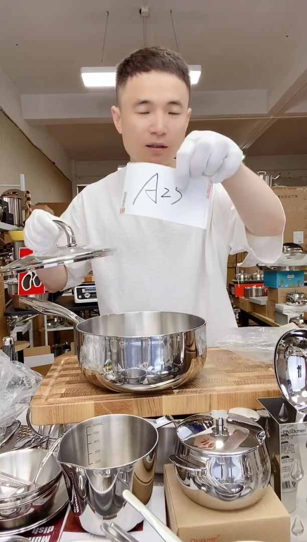 A23 微瑕22cm七字单柄大奶锅