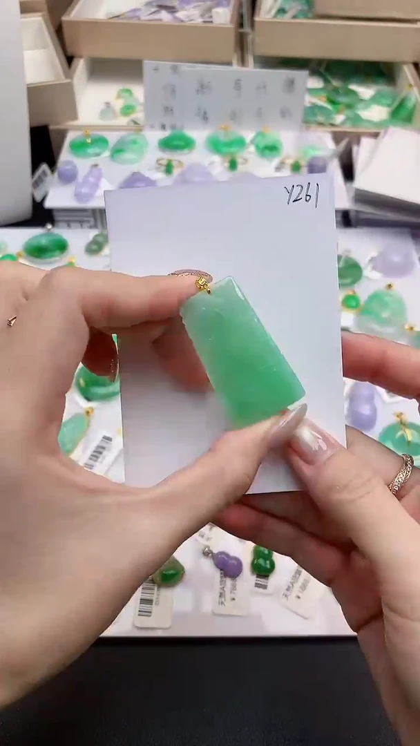 颈饰18K金镶嵌翡翠天然缅甸A货翡翠