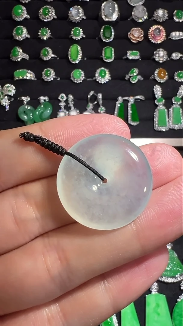 18K金镶嵌挂件翡翠吊坠