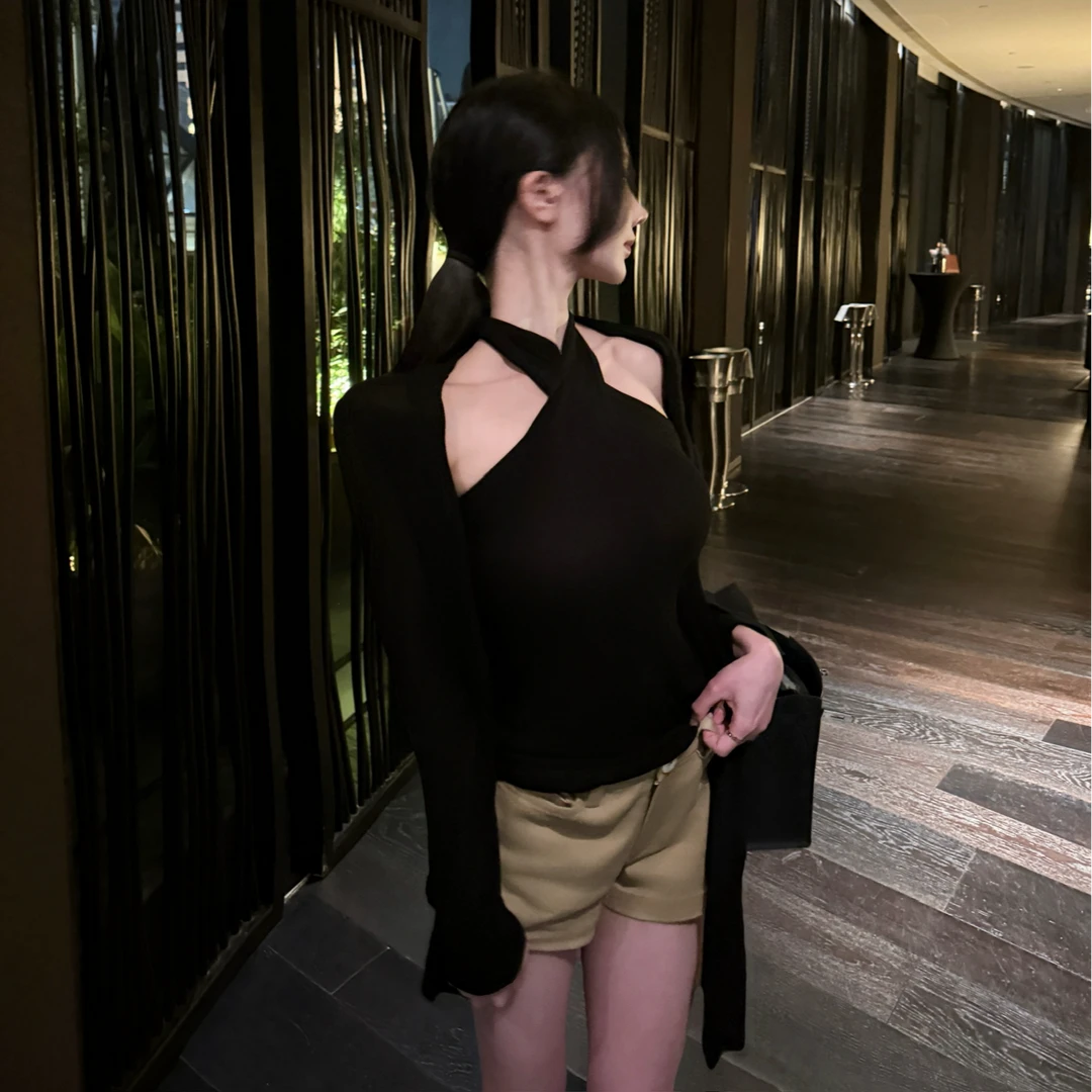 2025秋季新款设计感显瘦时尚修身女打底挂脖背心长袖开衫配短裤女