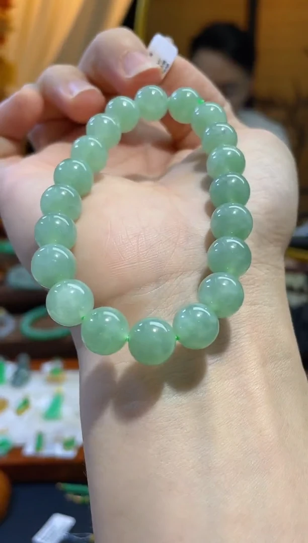 颈饰未镶嵌翡翠手串