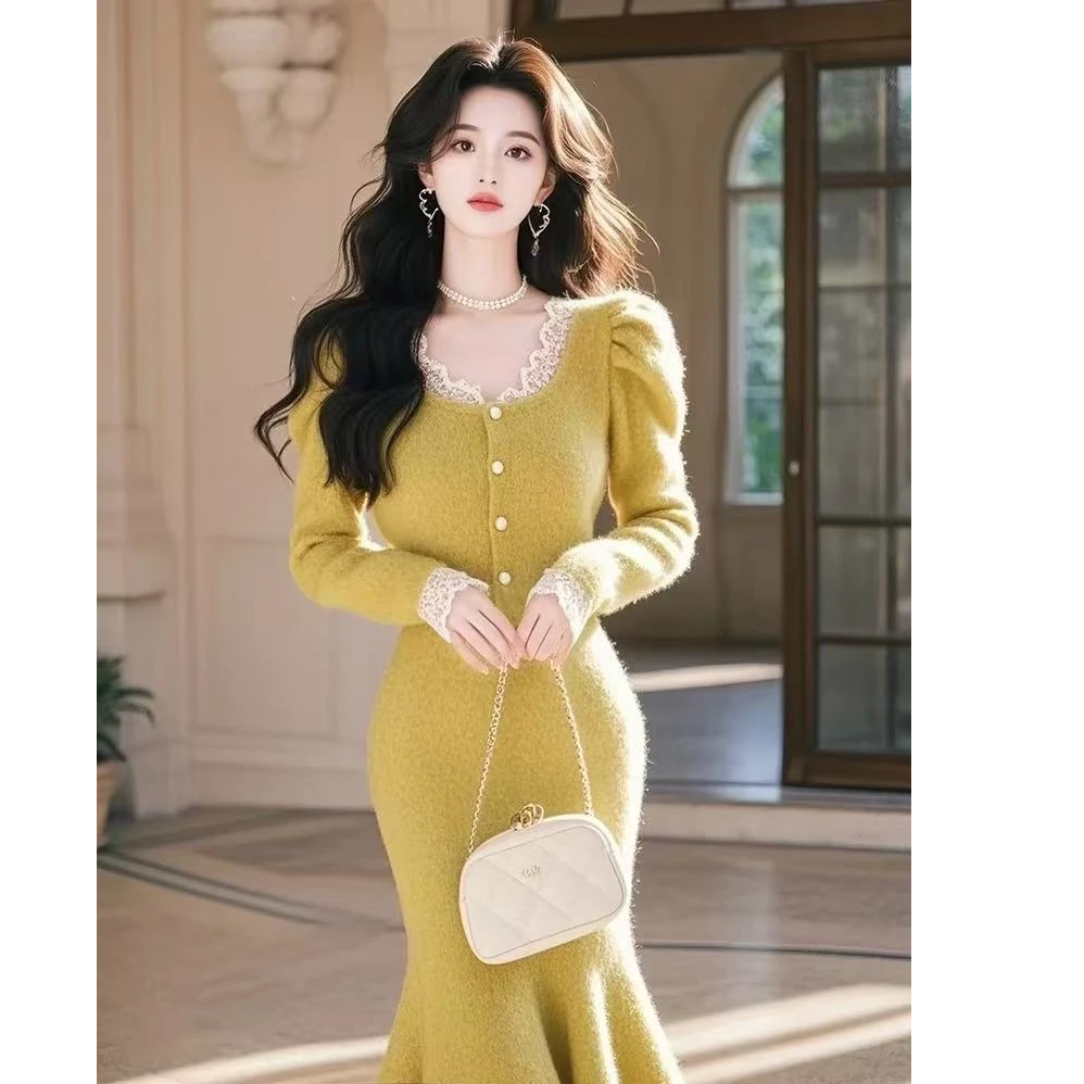 御姐别致绝美高端精致配大衣冬裙高级感小香风黄色针织连衣裙女冬