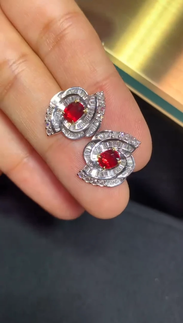 18K金镶嵌耳饰红宝石1.14CT