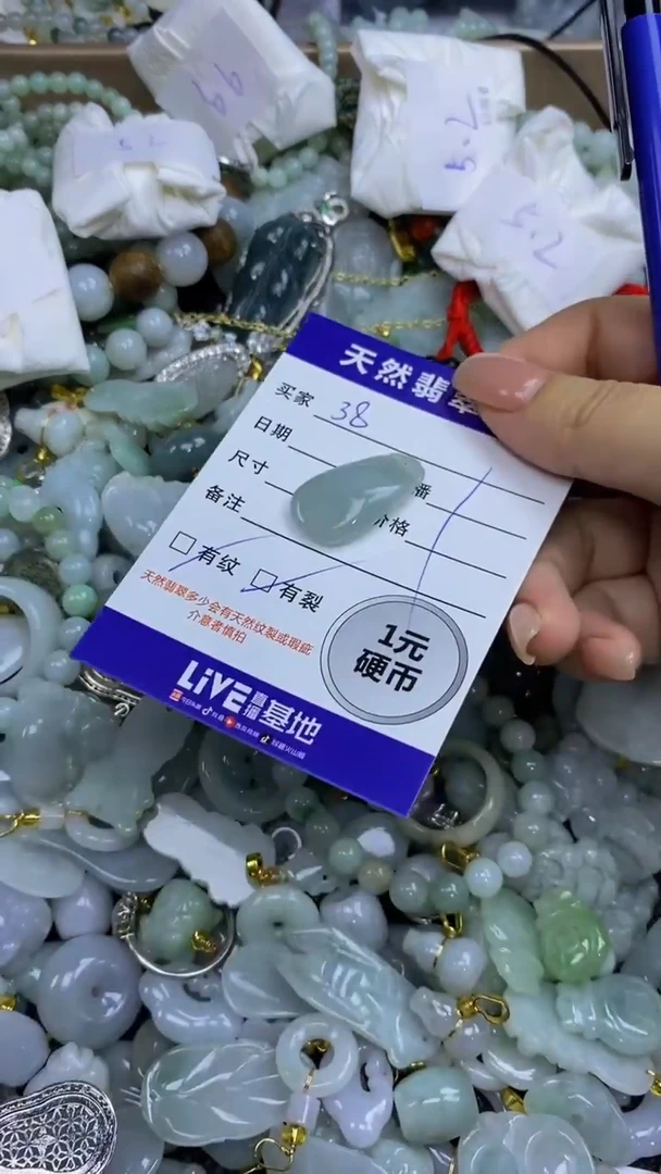 翡翠未镶嵌颈饰天然翡翠A货吊坠批量多样性发其一