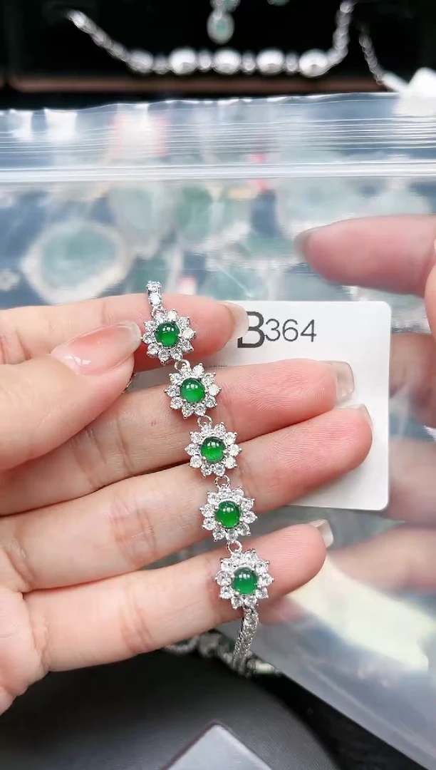 【闪购商品】翡翠颈饰未镶嵌赠皮绳364