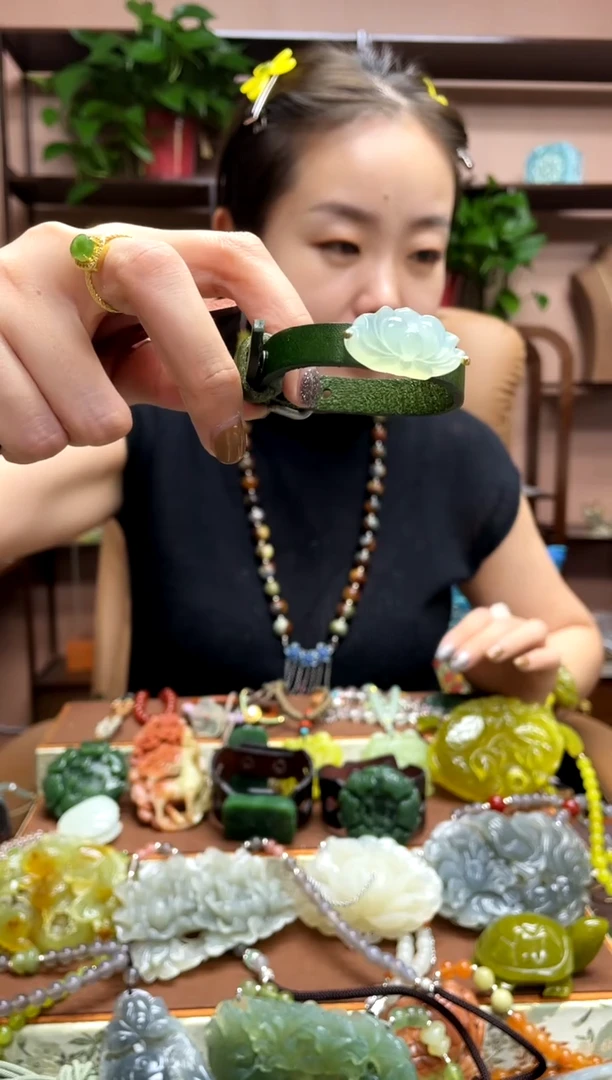 未镶嵌岫玉吊坠·