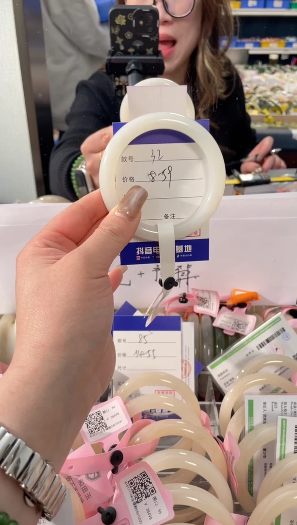 【闪购商品】和田玉手镯未镶嵌32