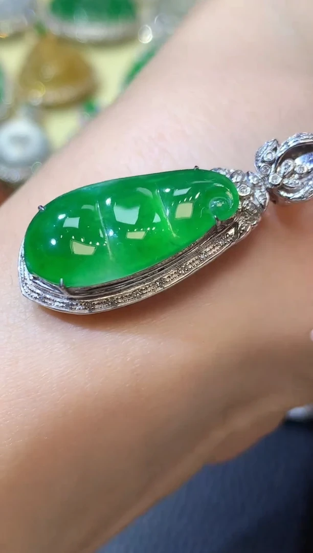 【闪购商品】翡翠吊坠(不含链)18K金镶嵌C19