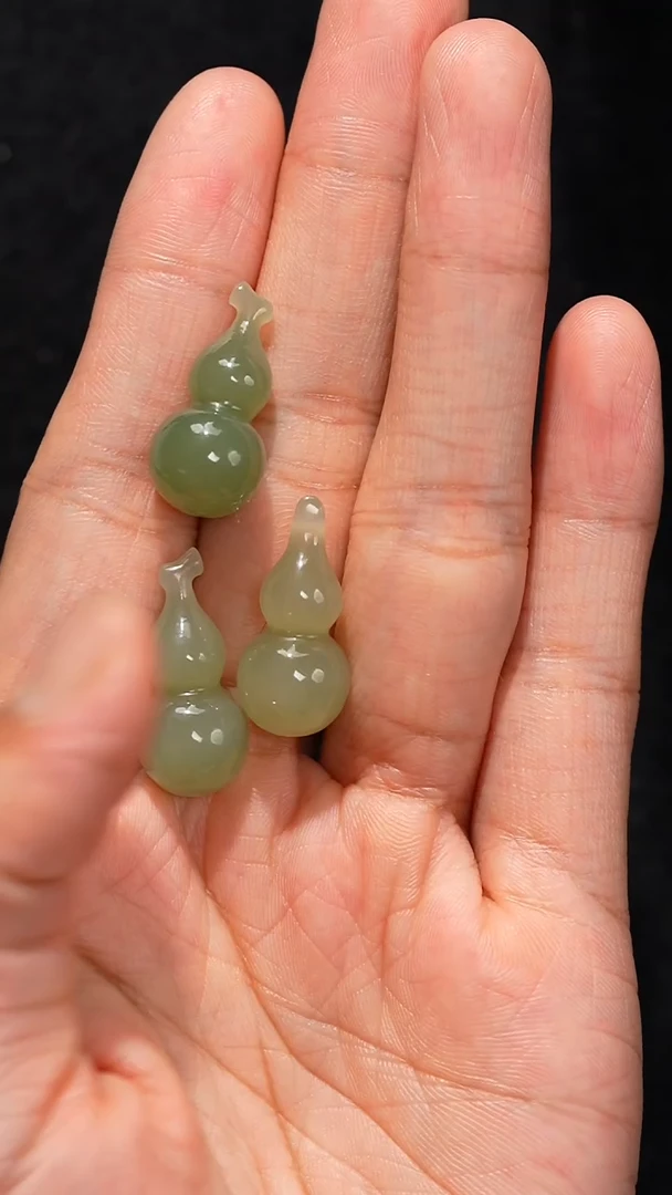 颈饰未镶嵌和田玉冰晴水绿葫芦吊坠