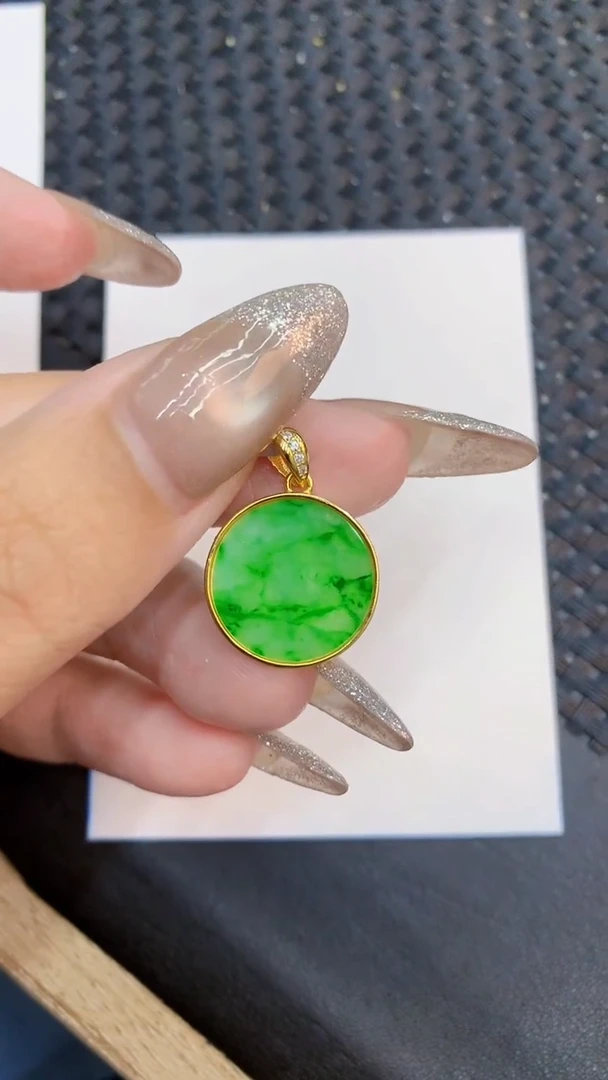 颈饰未镶嵌翡翠1